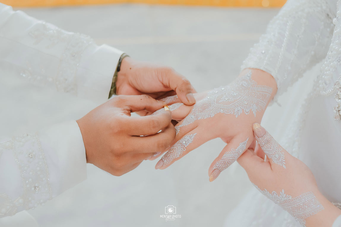 Pemakaian cincin pernikahan