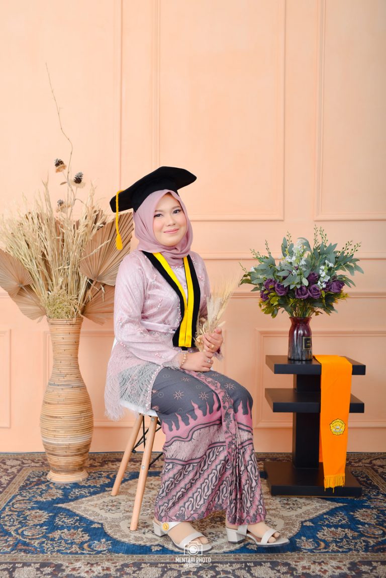 Wisuda Fira