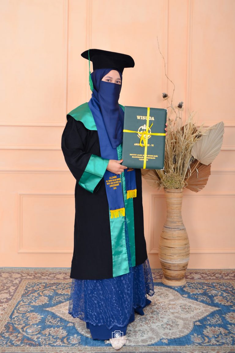 Foto Wisuda Iain Mila