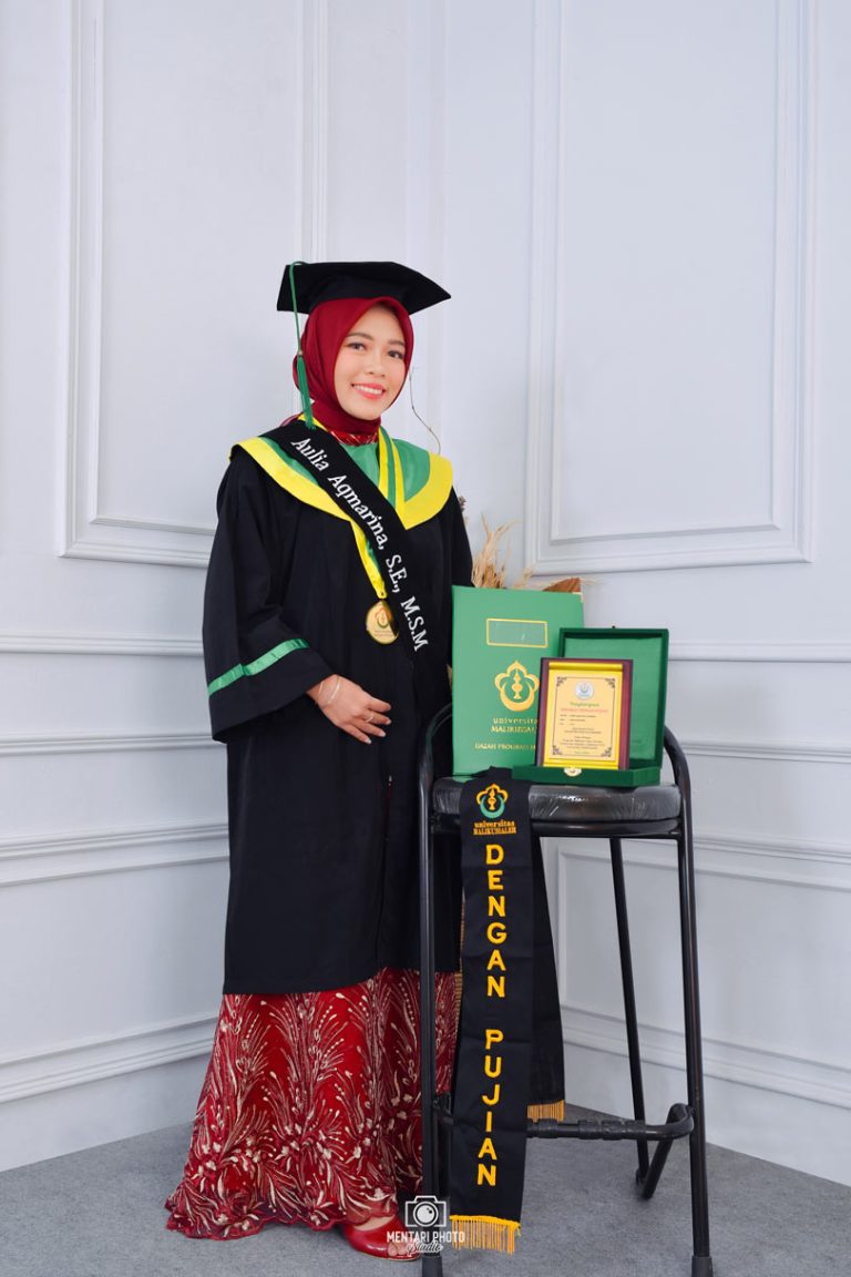 Foto Wisuda Aulia