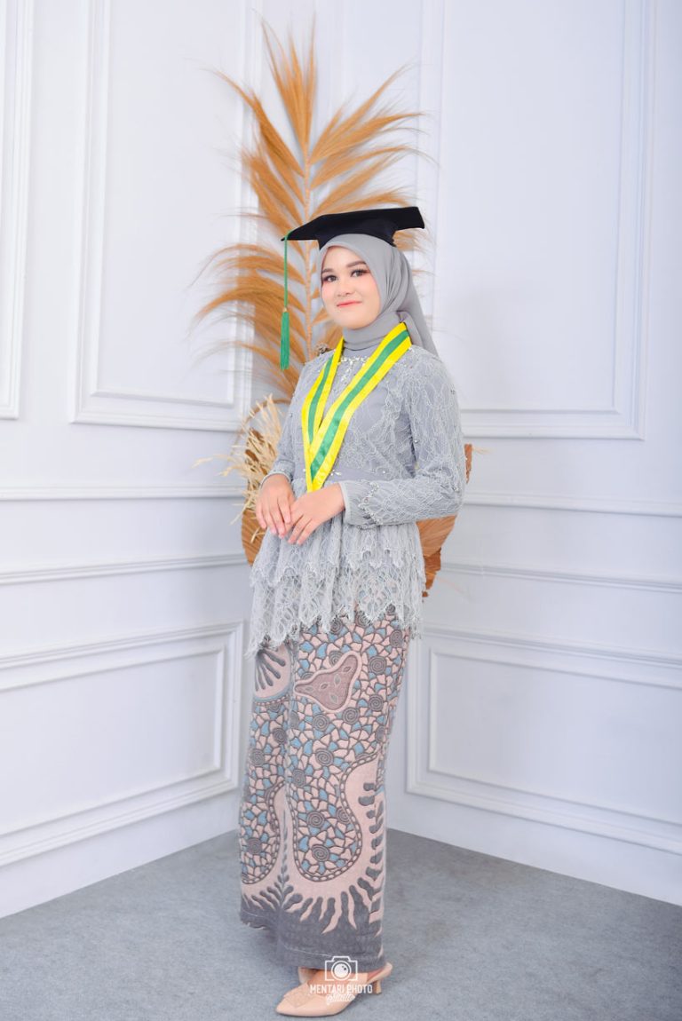 Foto Wisuda Fitriani 1 Foto Wisuda Fitriani