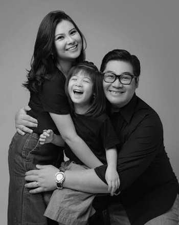 Nuansa Monochrome Keluarga kecil
